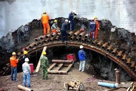蚌山隧道钢花管支护案例